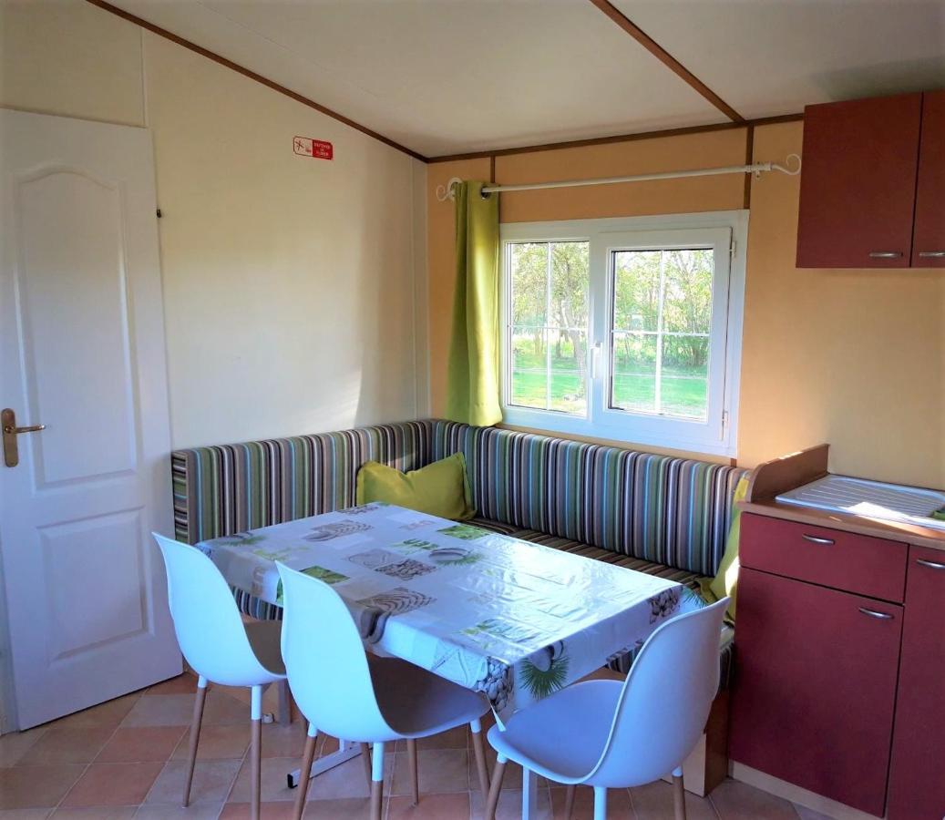 Camping Des 2 Rives- Mobilhomes Etang-sur-Arroux 외부 사진